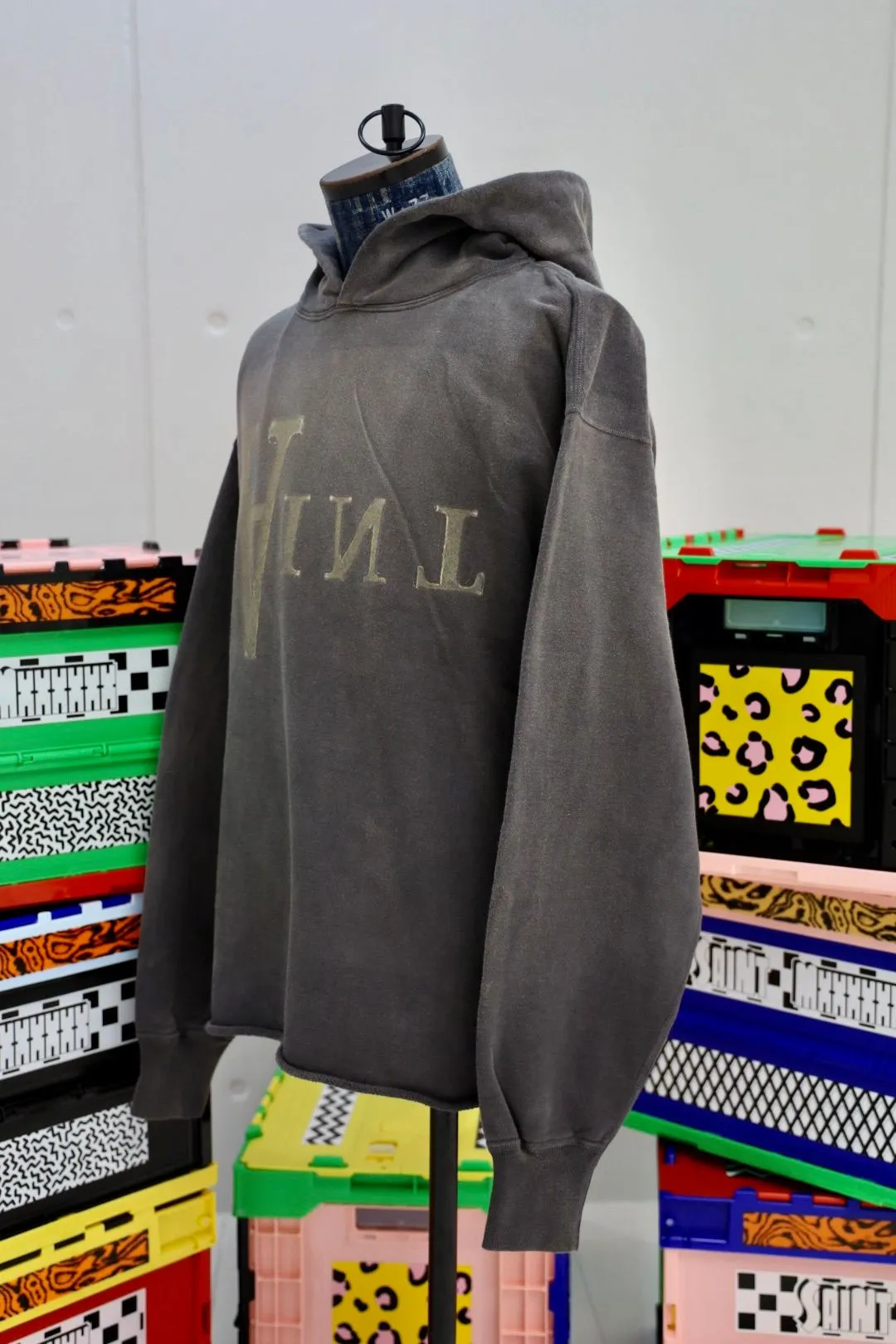 SAINT Mxxxxxx HOODIE/ANARCHY/BLK Mirror reverse SAINT hooded sweatshirt/ANARCHY barrage virgin hoodie S-XL Assute dyeing, heavy washing and water fading, multi-bit wormhole destruction treatment, genuine plate opening and mold opening, the difference is shown in the picture to make the product! Authentic level printing process, correct main mark/wash mark ⚠️Note: This model does not have the little angel mark
